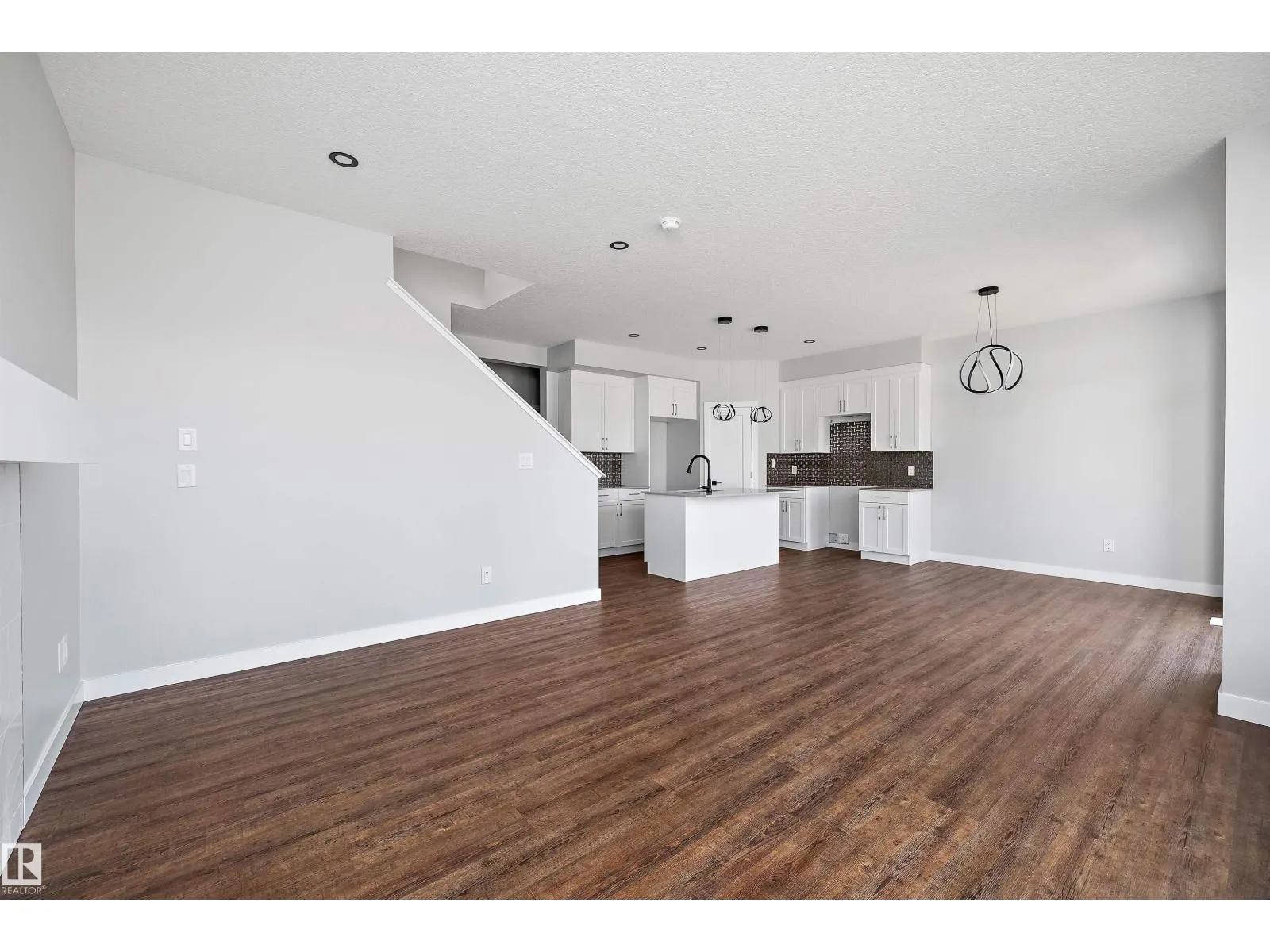 72 MAPLE CR
