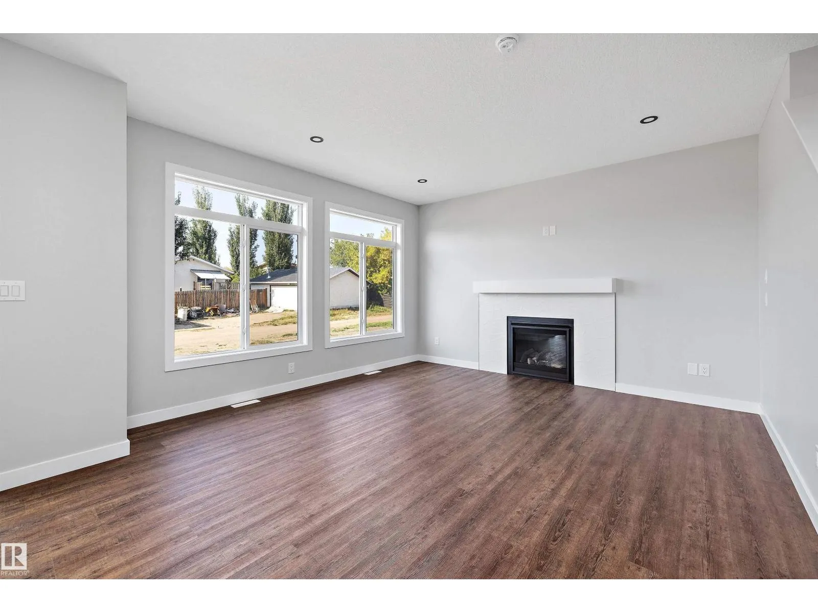 72 MAPLE CR