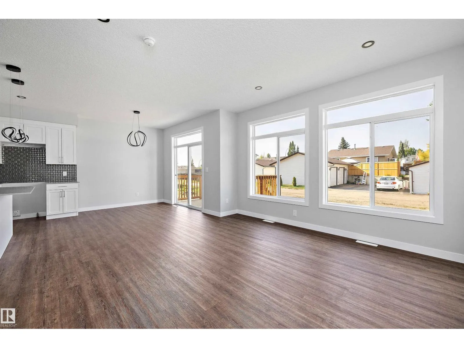 72 MAPLE CR