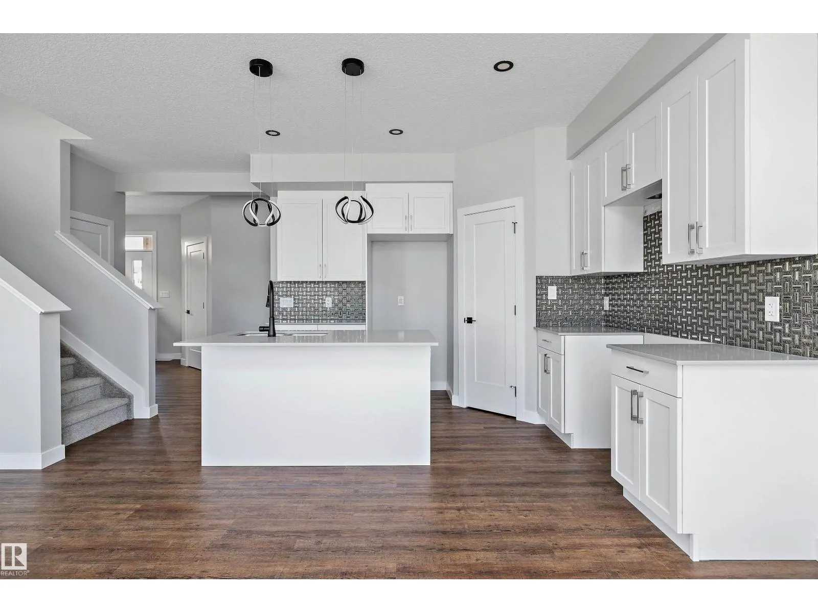 72 MAPLE CR