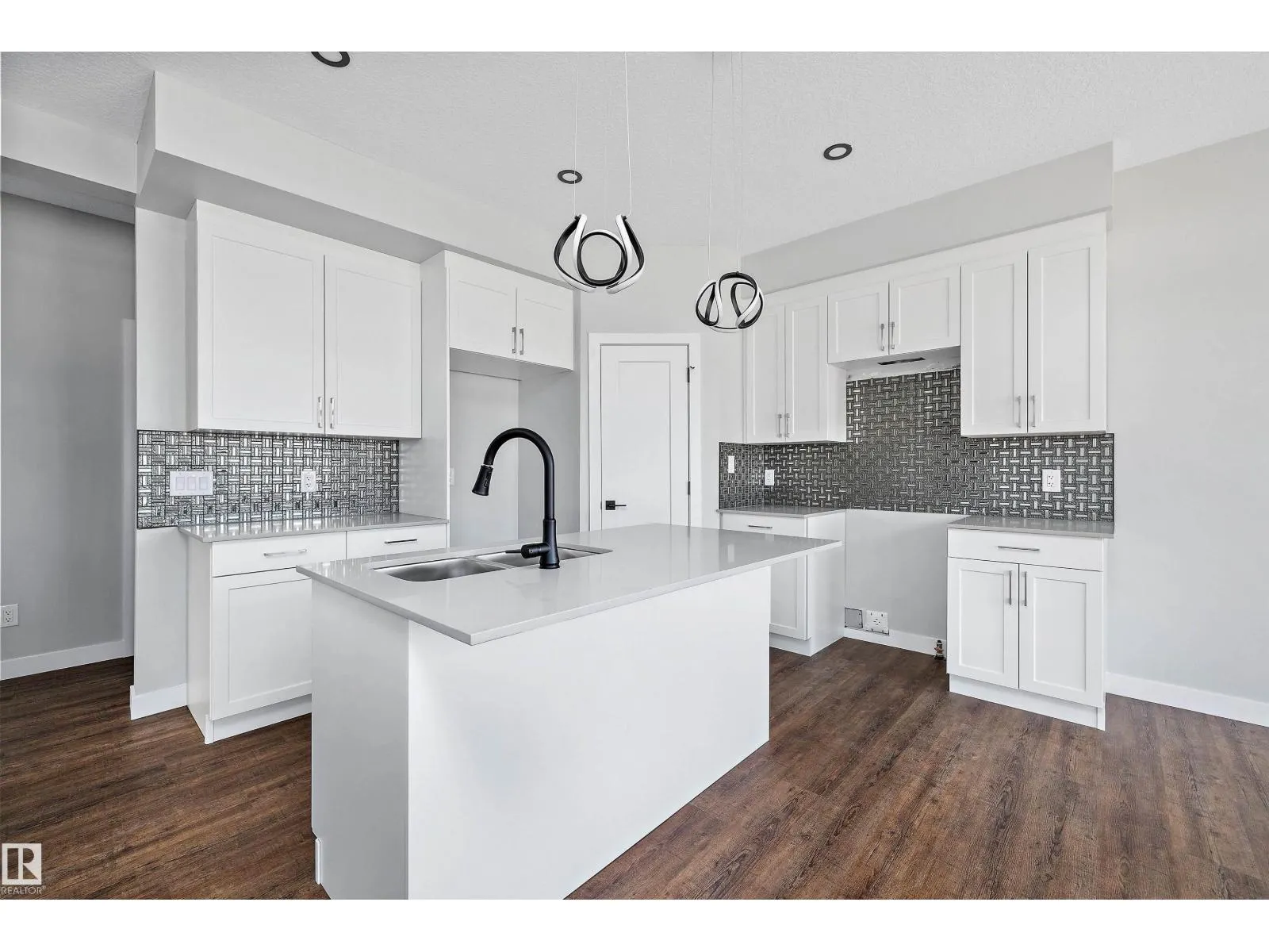 72 MAPLE CR