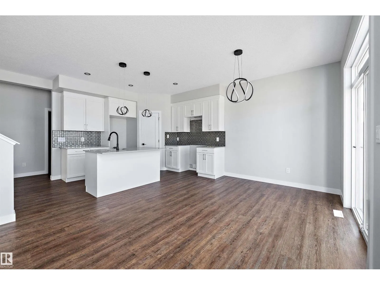 72 MAPLE CR