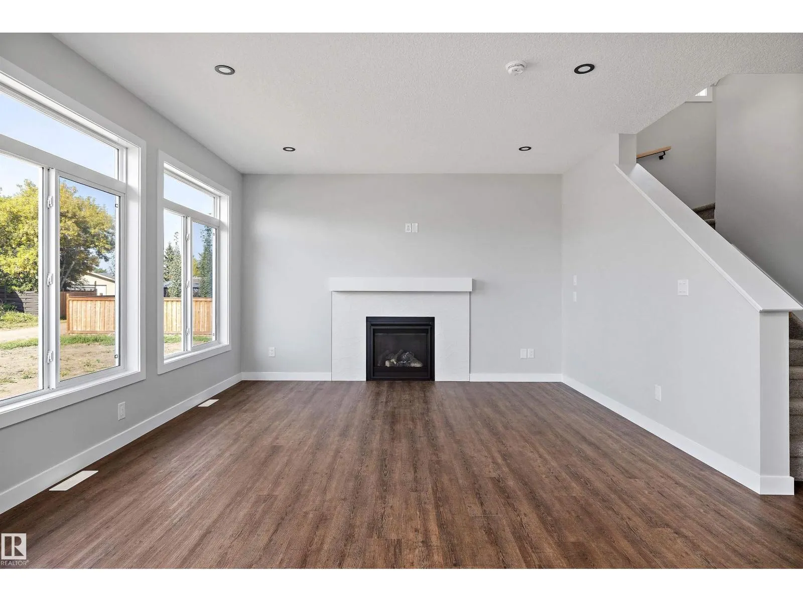 72 MAPLE CR