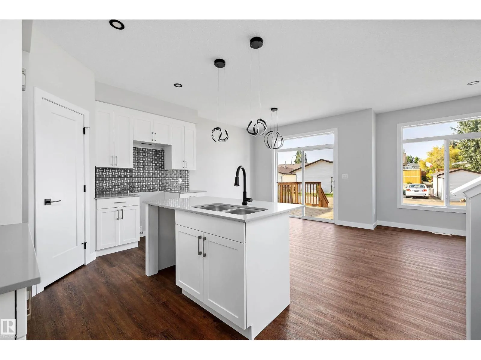 72 MAPLE CR