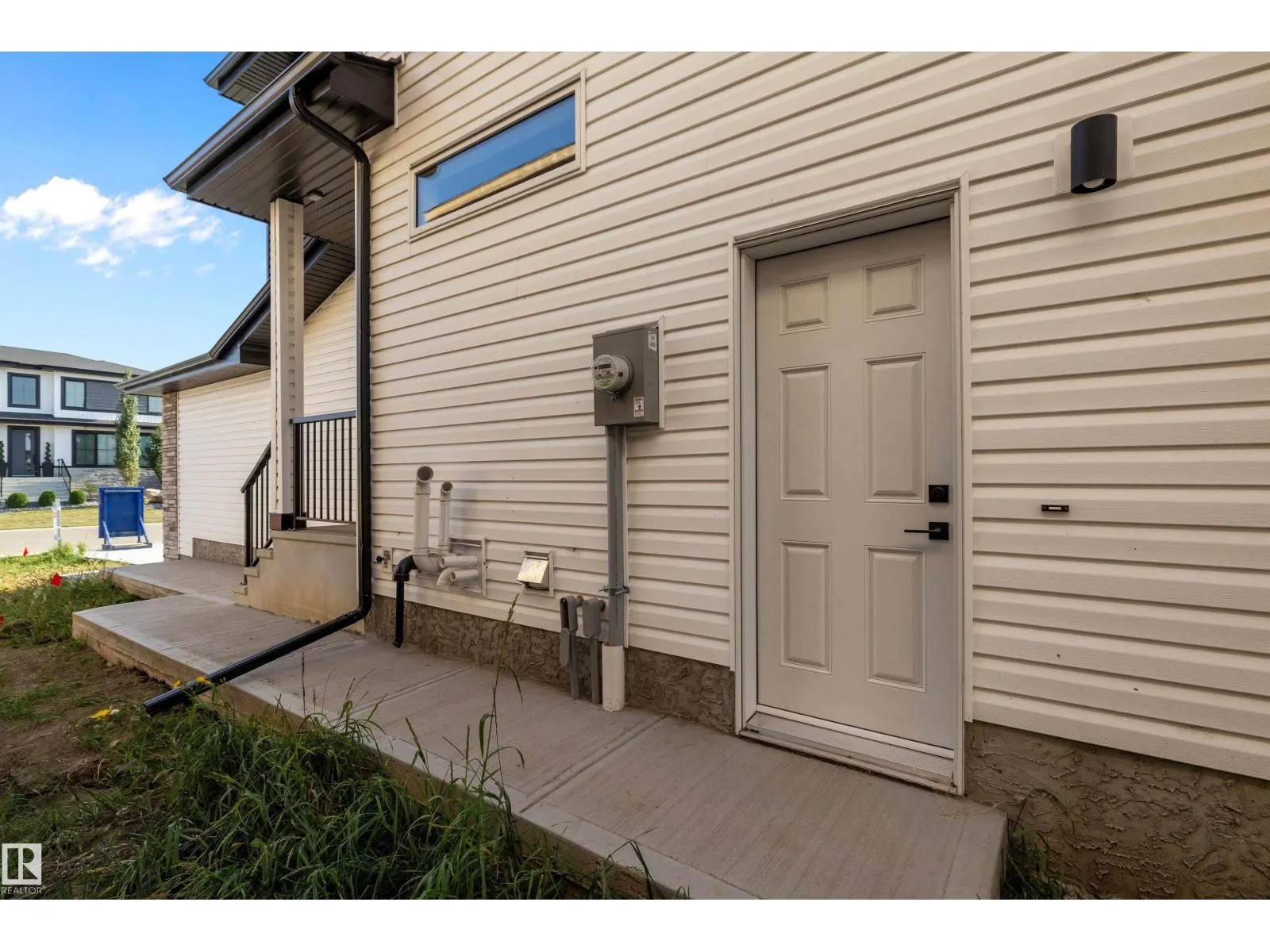 72 MAPLE CR