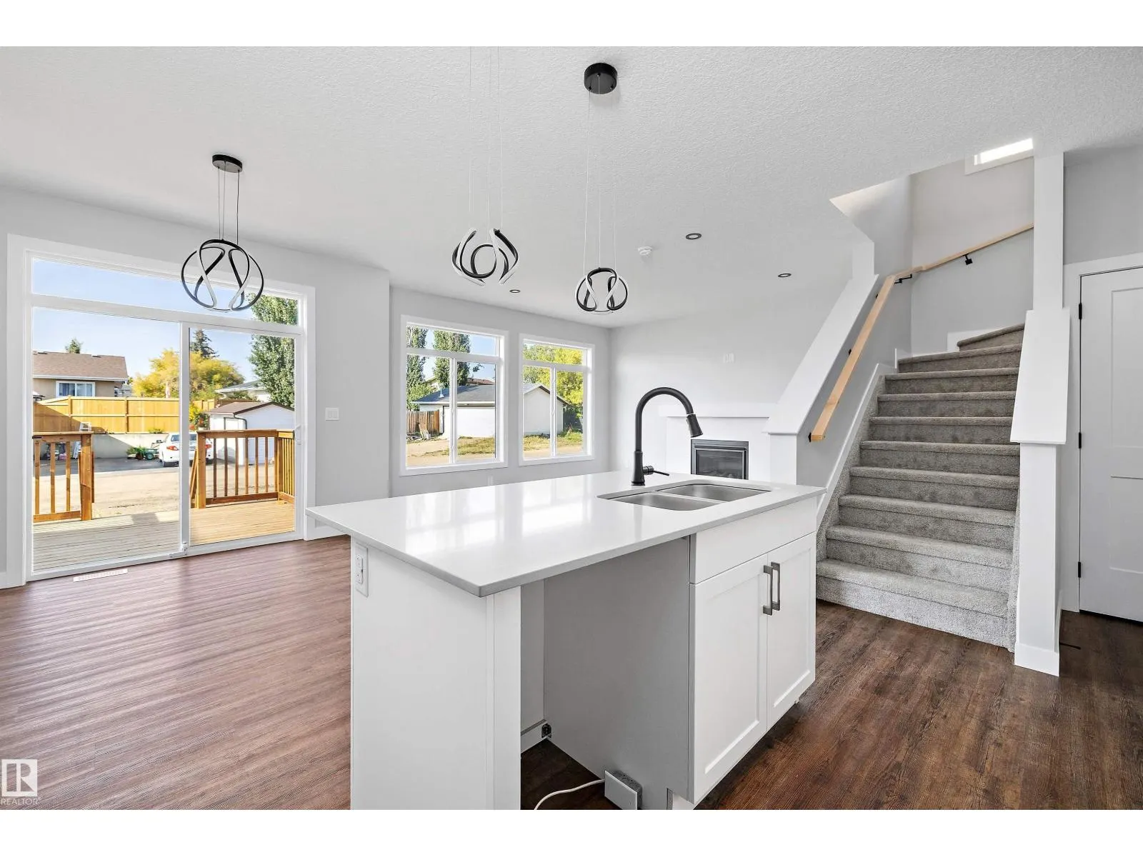 72 MAPLE CR