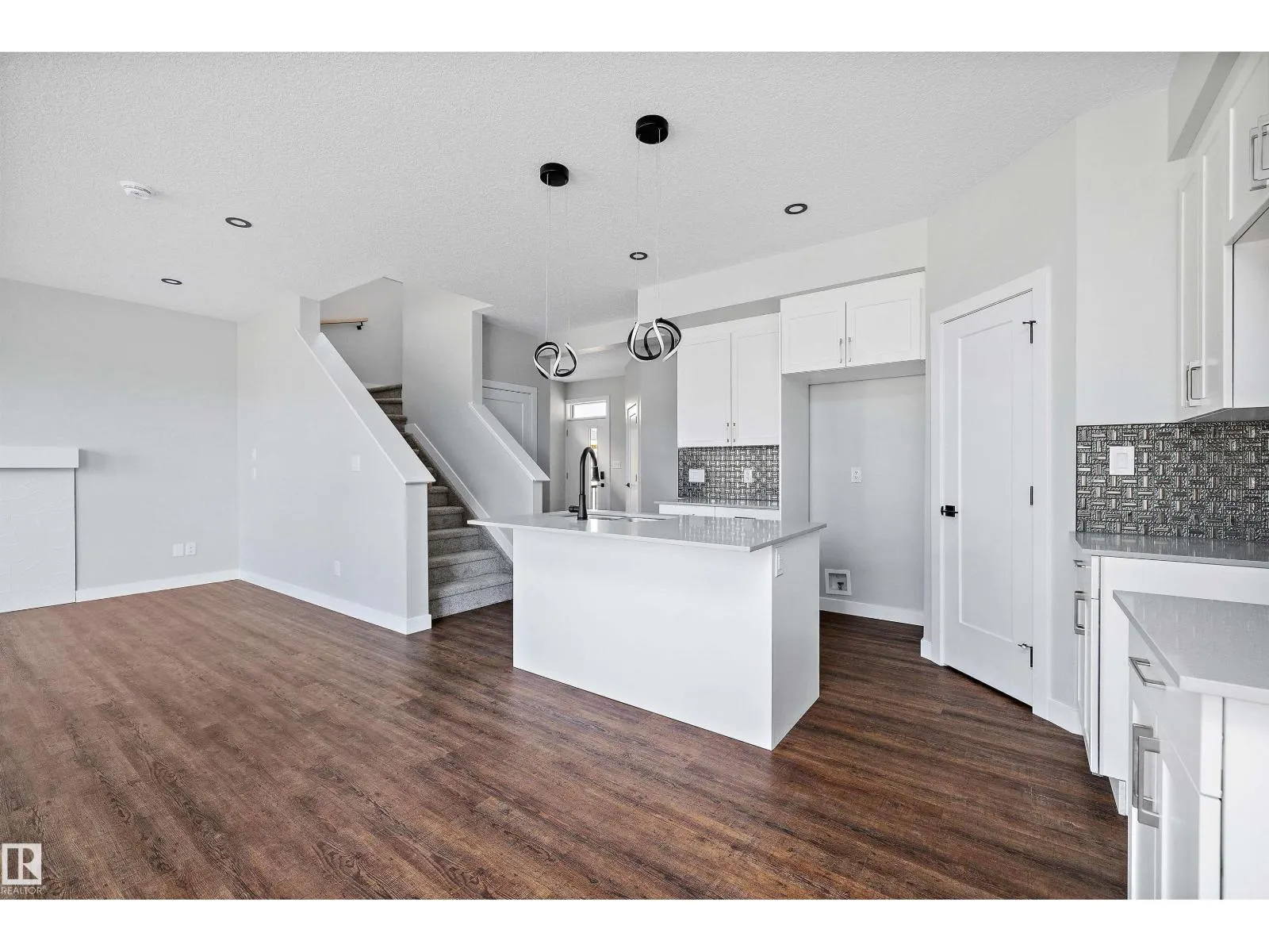 72 MAPLE CR