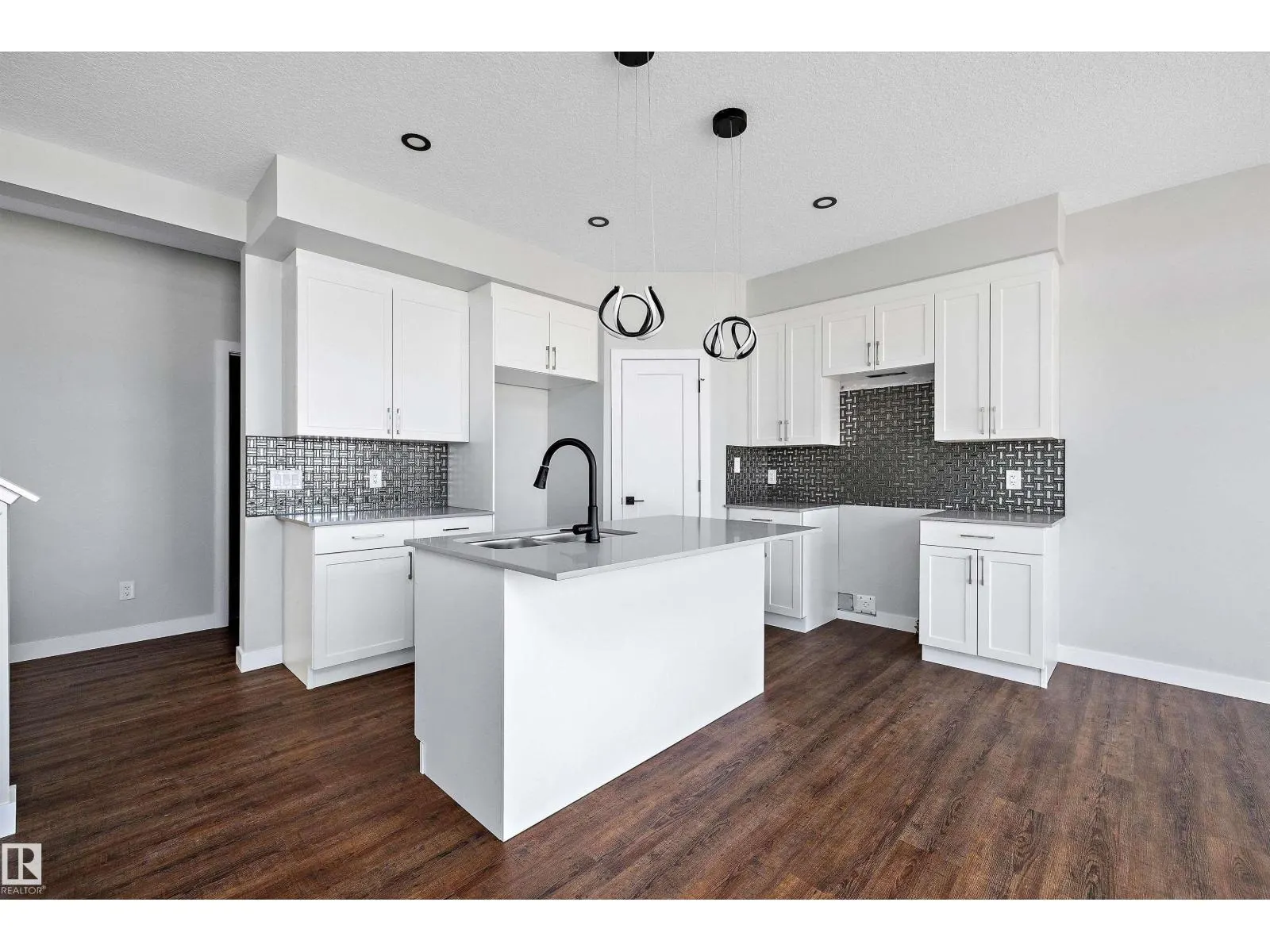 72 MAPLE CR