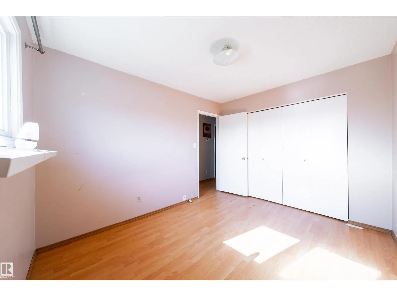 3119-3121 113 AV NW