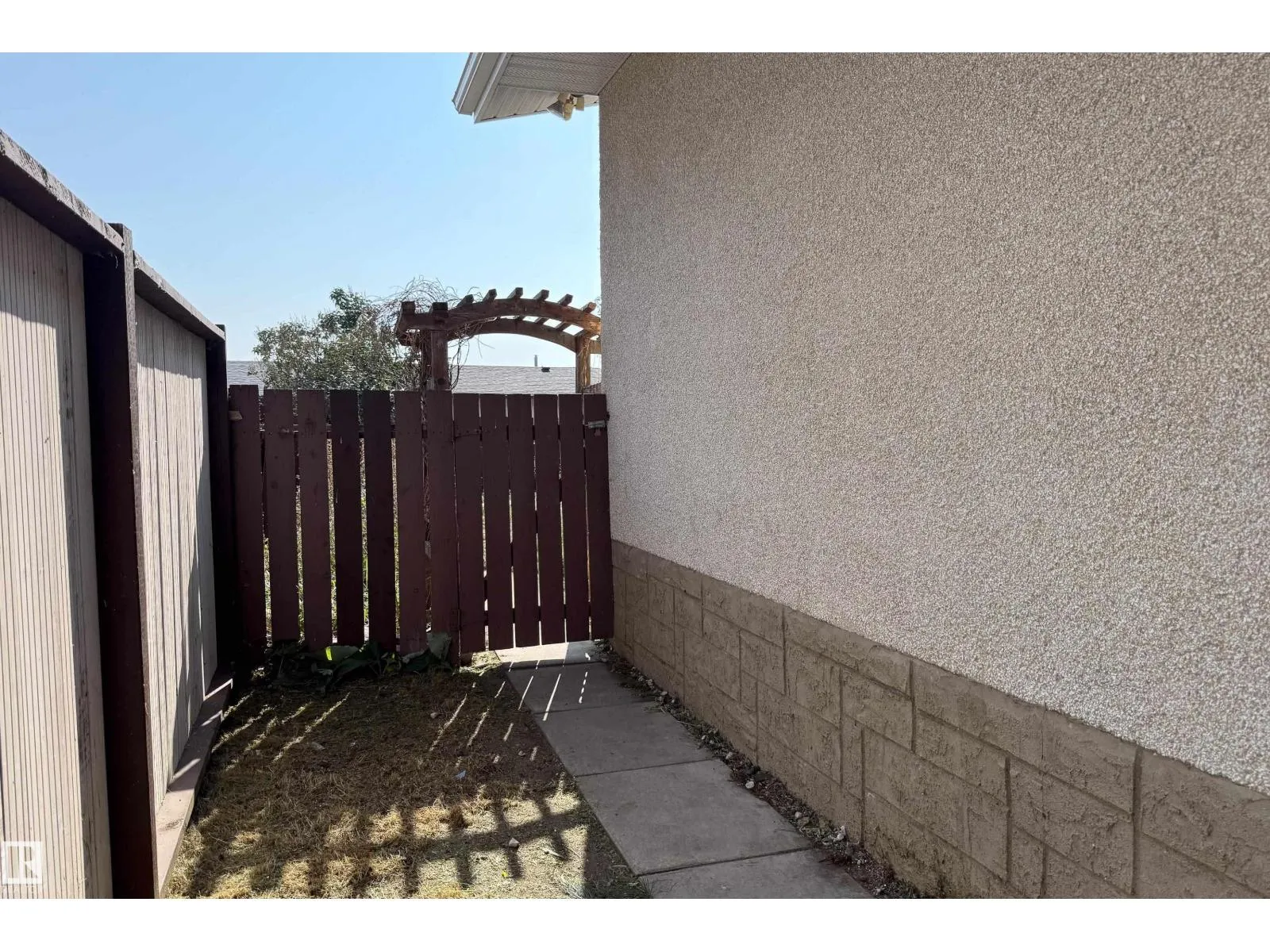 3119-3121 113 AV NW