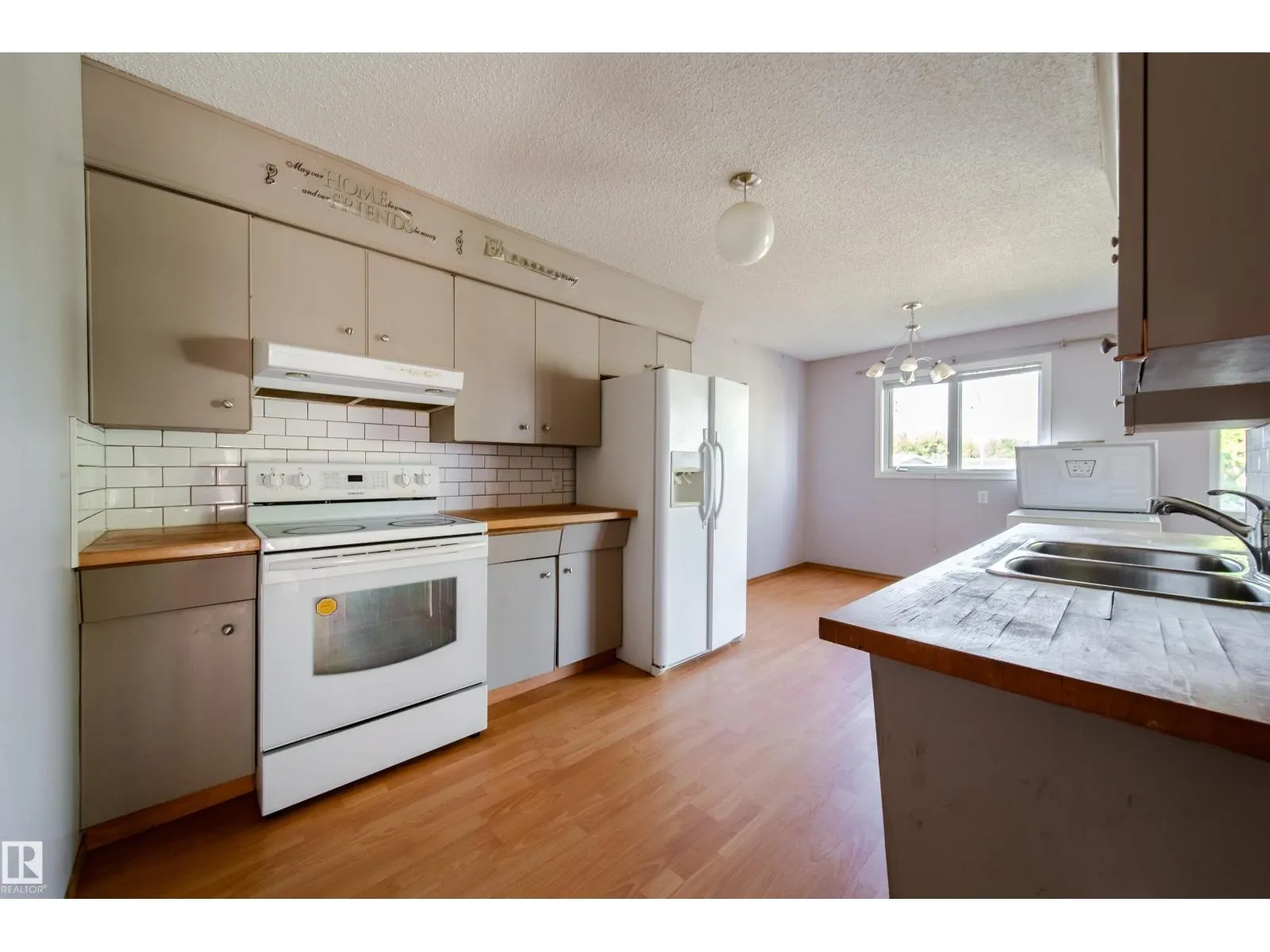 3119-3121 113 AV NW