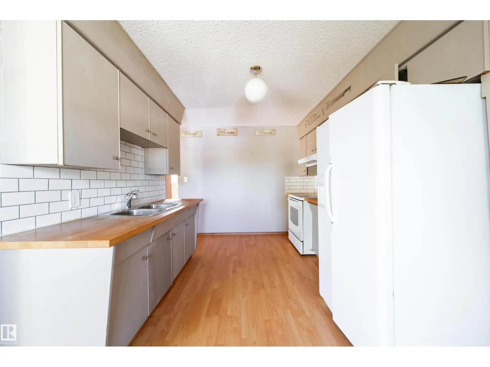 3119-3121 113 AV NW
