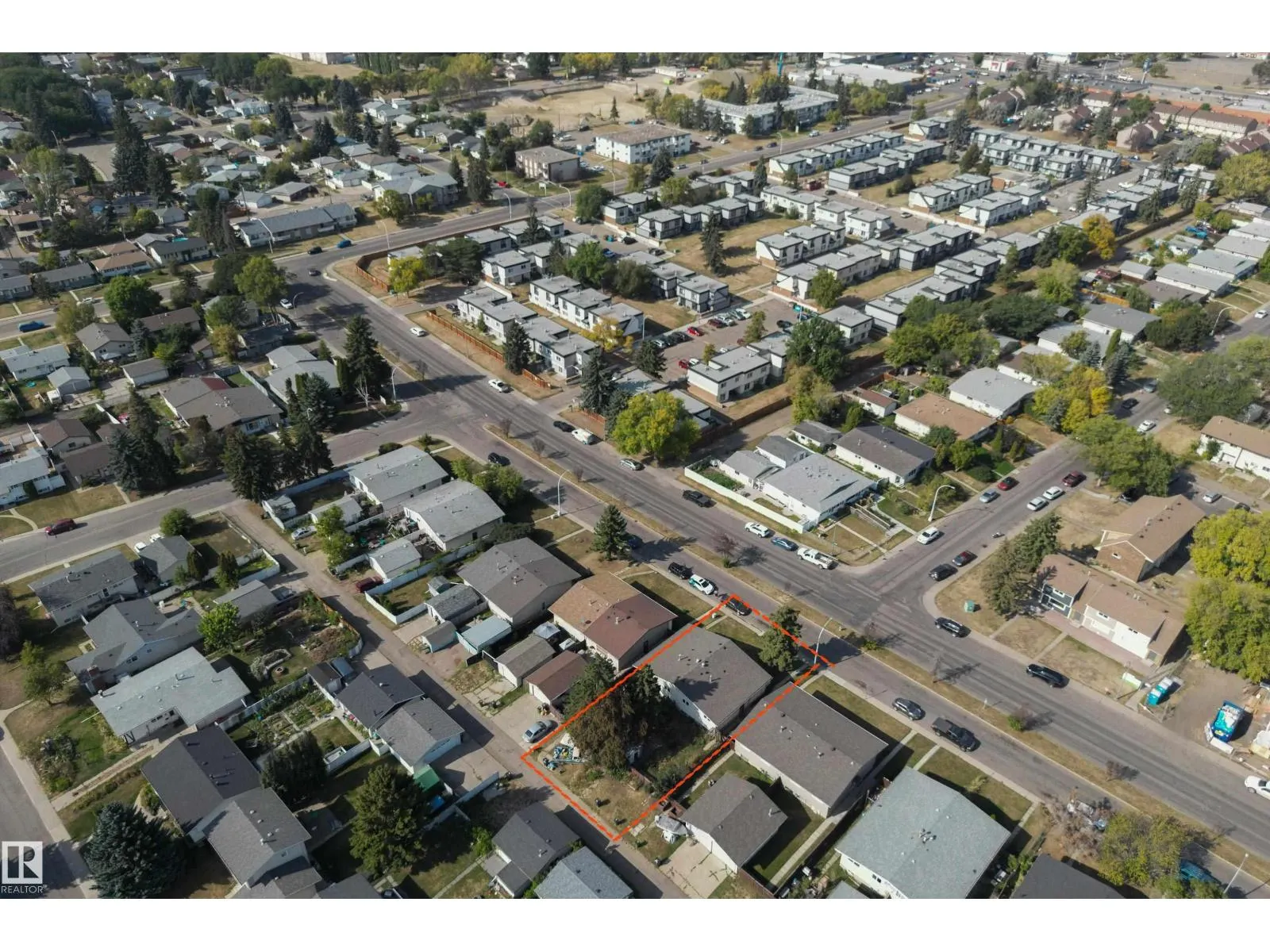 3119-3121 113 AV NW
