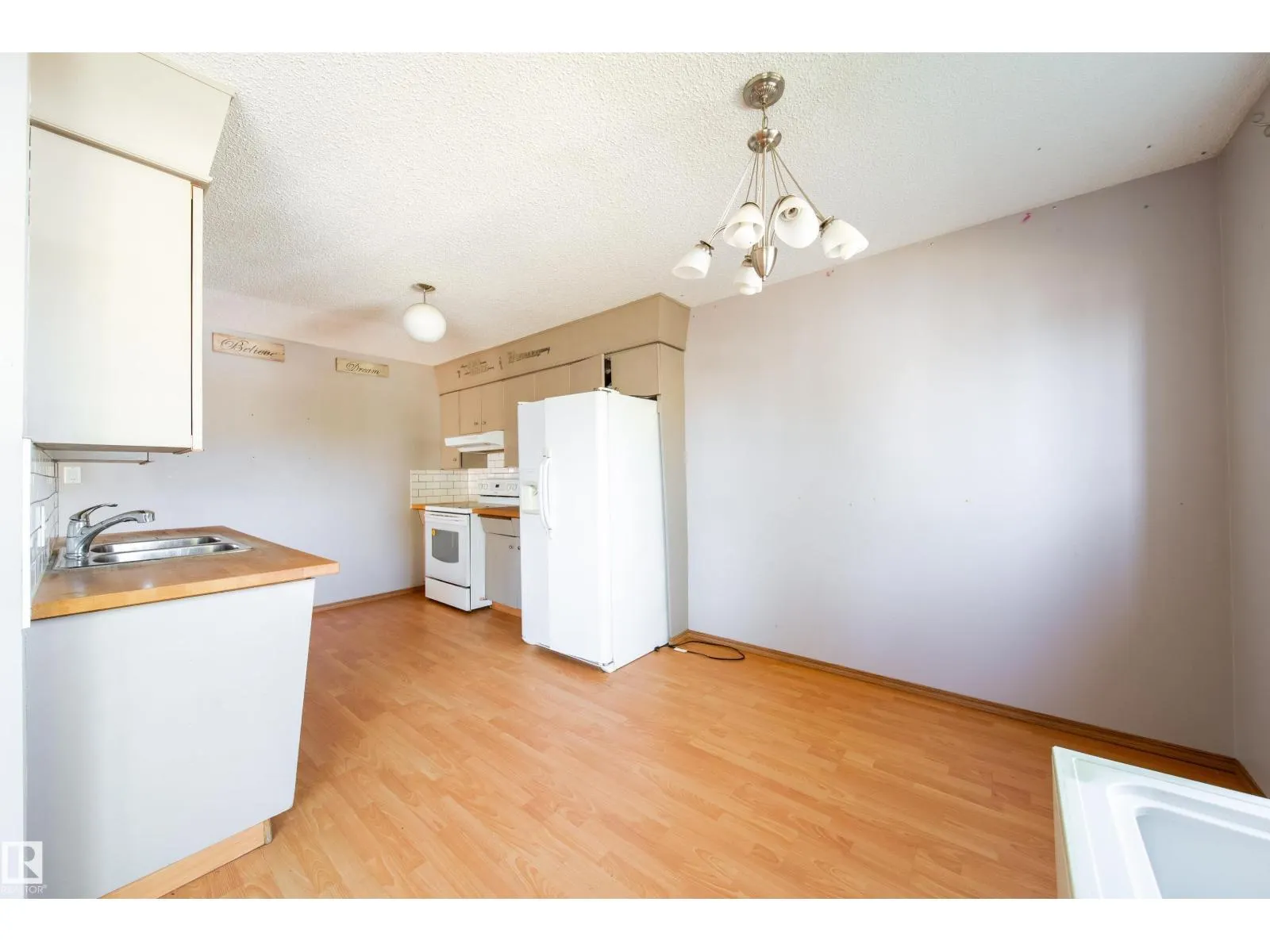 3119-3121 113 AV NW