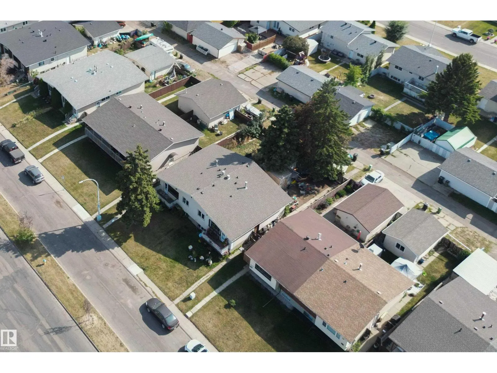 3119-3121 113 AV NW