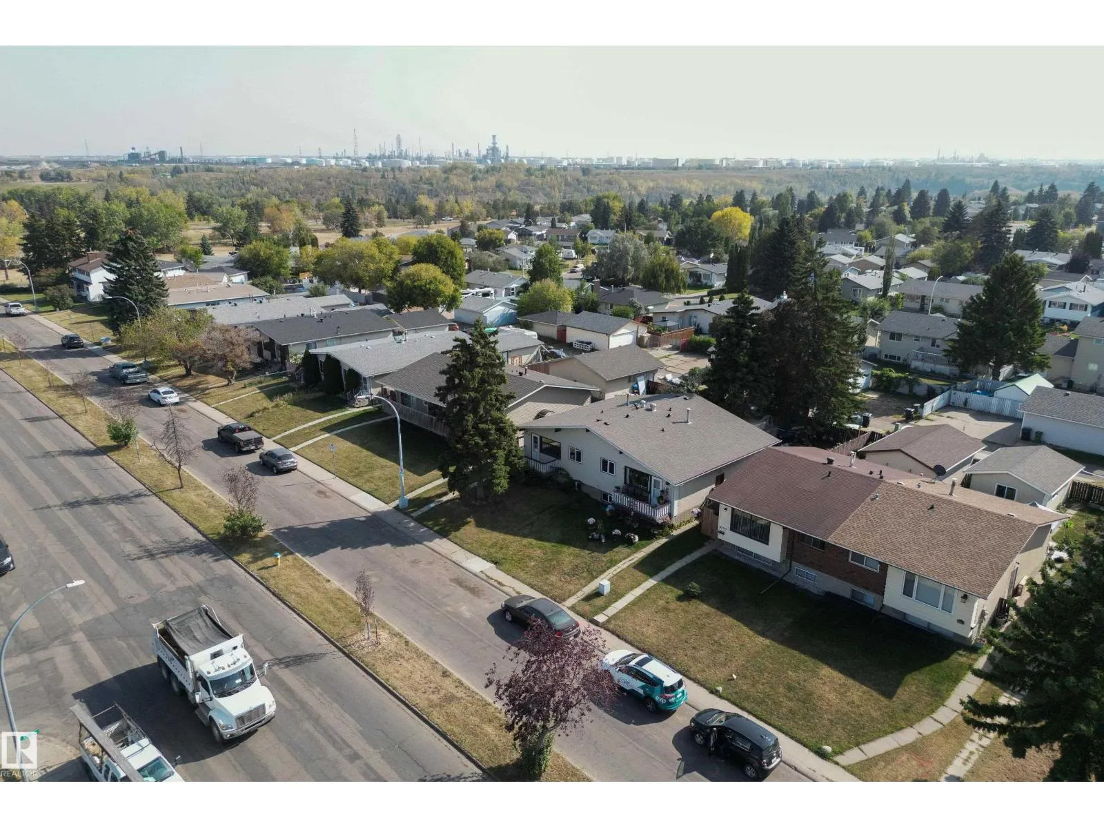 3119-3121 113 AV NW