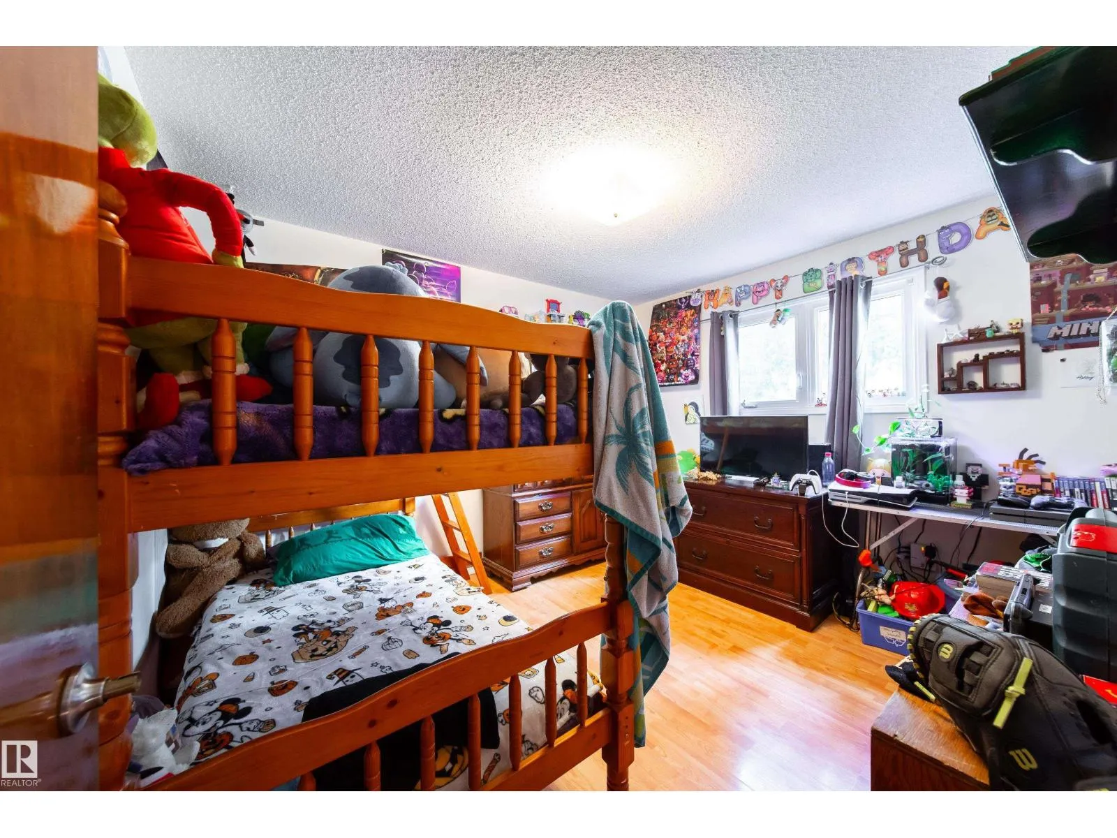 3119-3121 113 AV NW