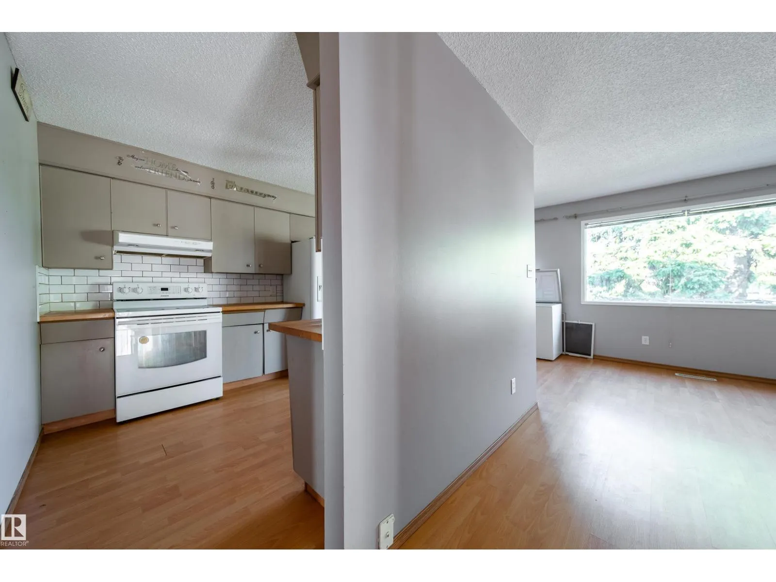 3119-3121 113 AV NW