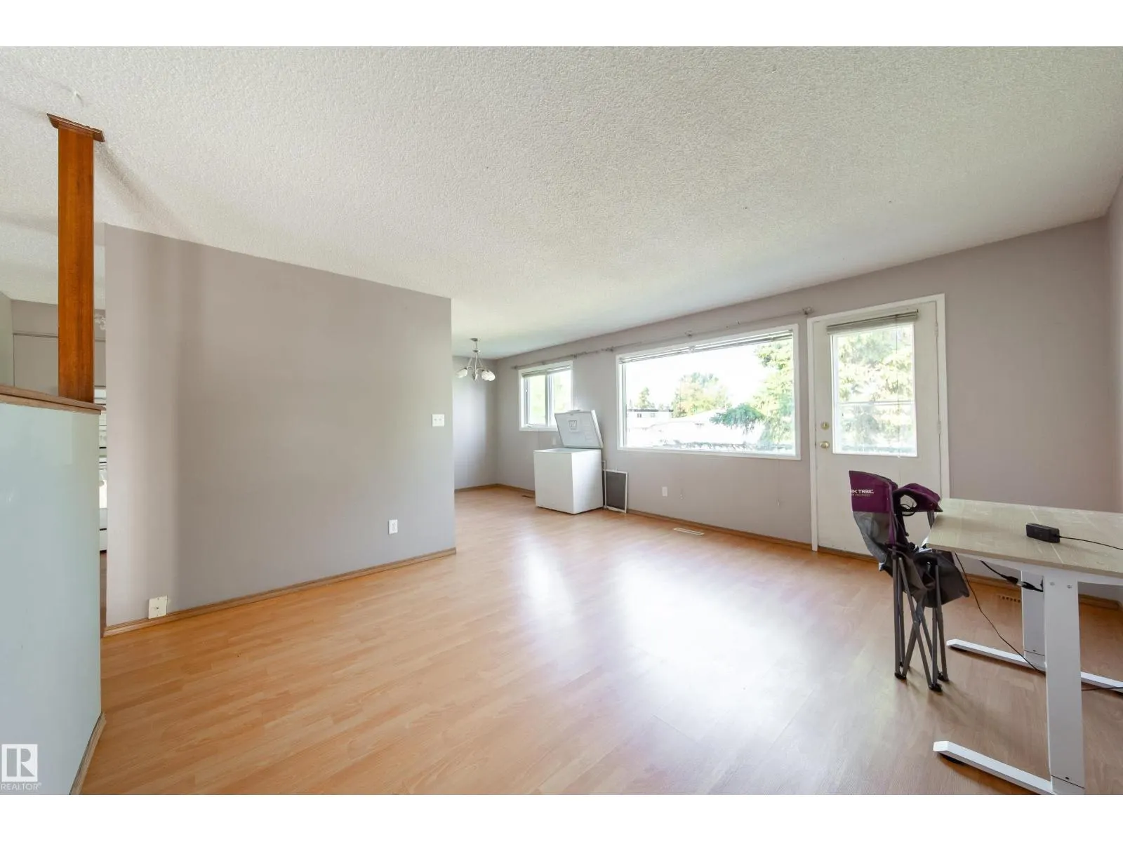 3119-3121 113 AV NW