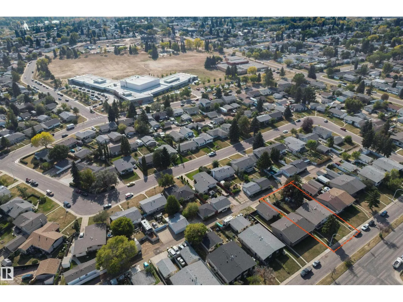 3119-3121 113 AV NW