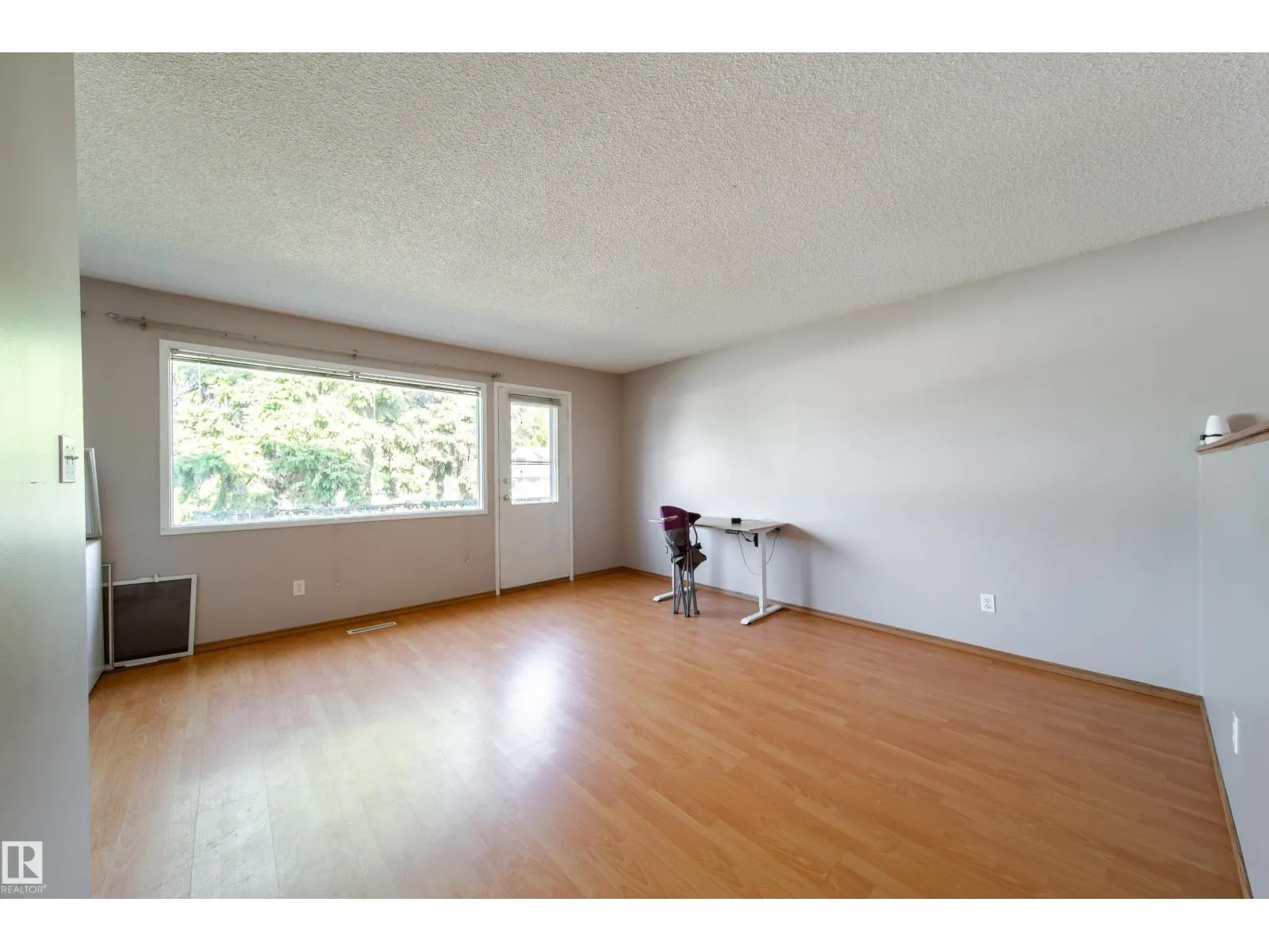 3119-3121 113 AV NW