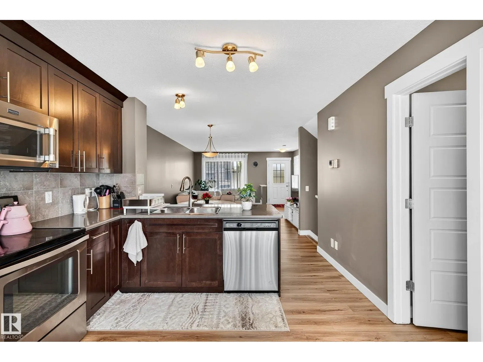 7327 EDGEMONT WY NW