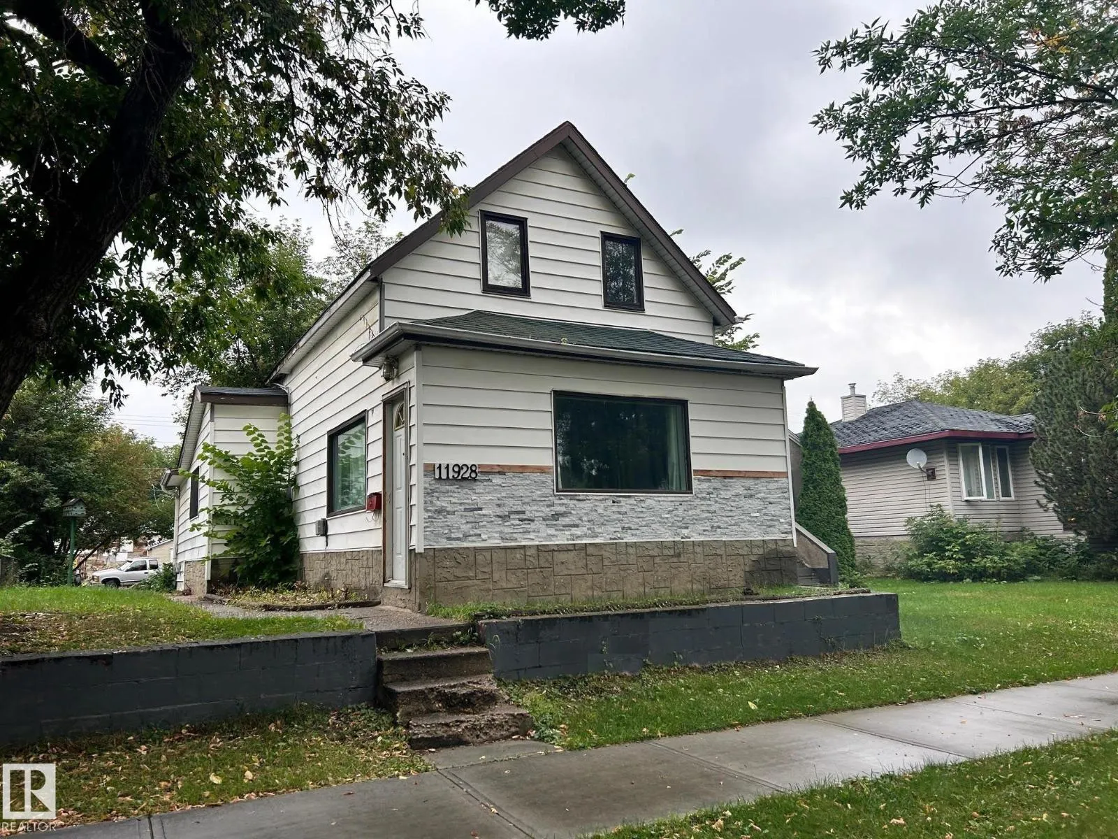 11928 68 ST NW