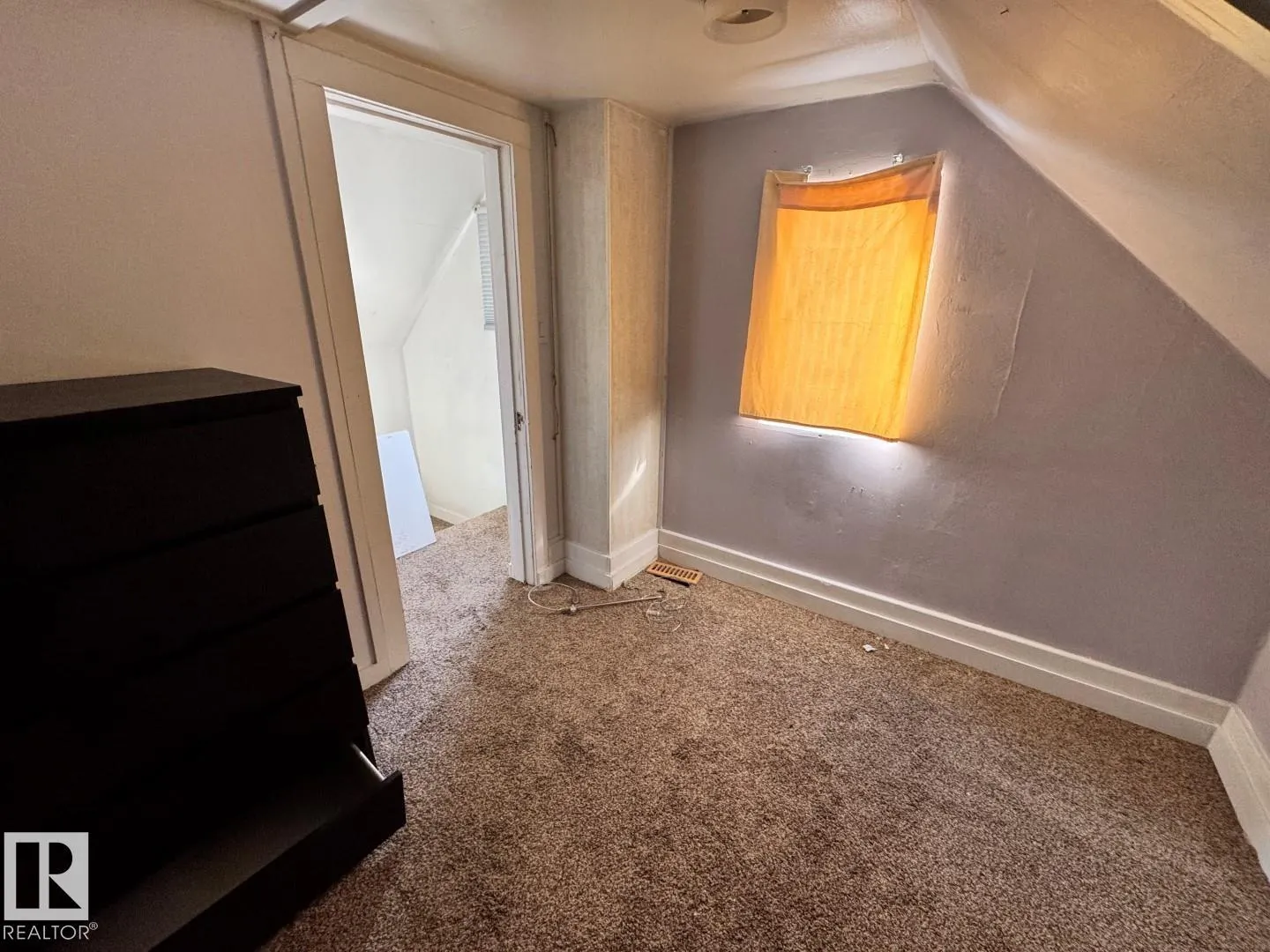 11928 68 ST NW