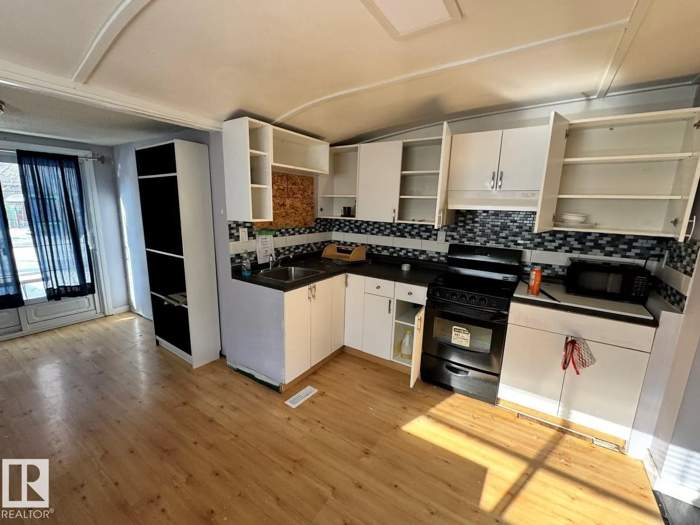 11928 68 ST NW