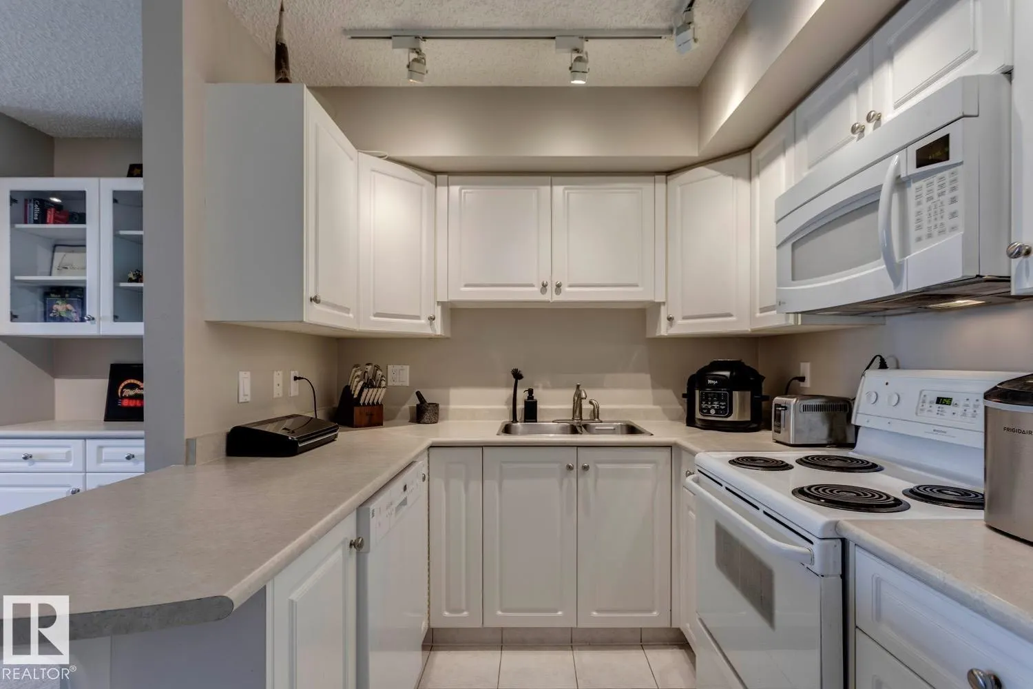 #1004 9741 110 ST NW