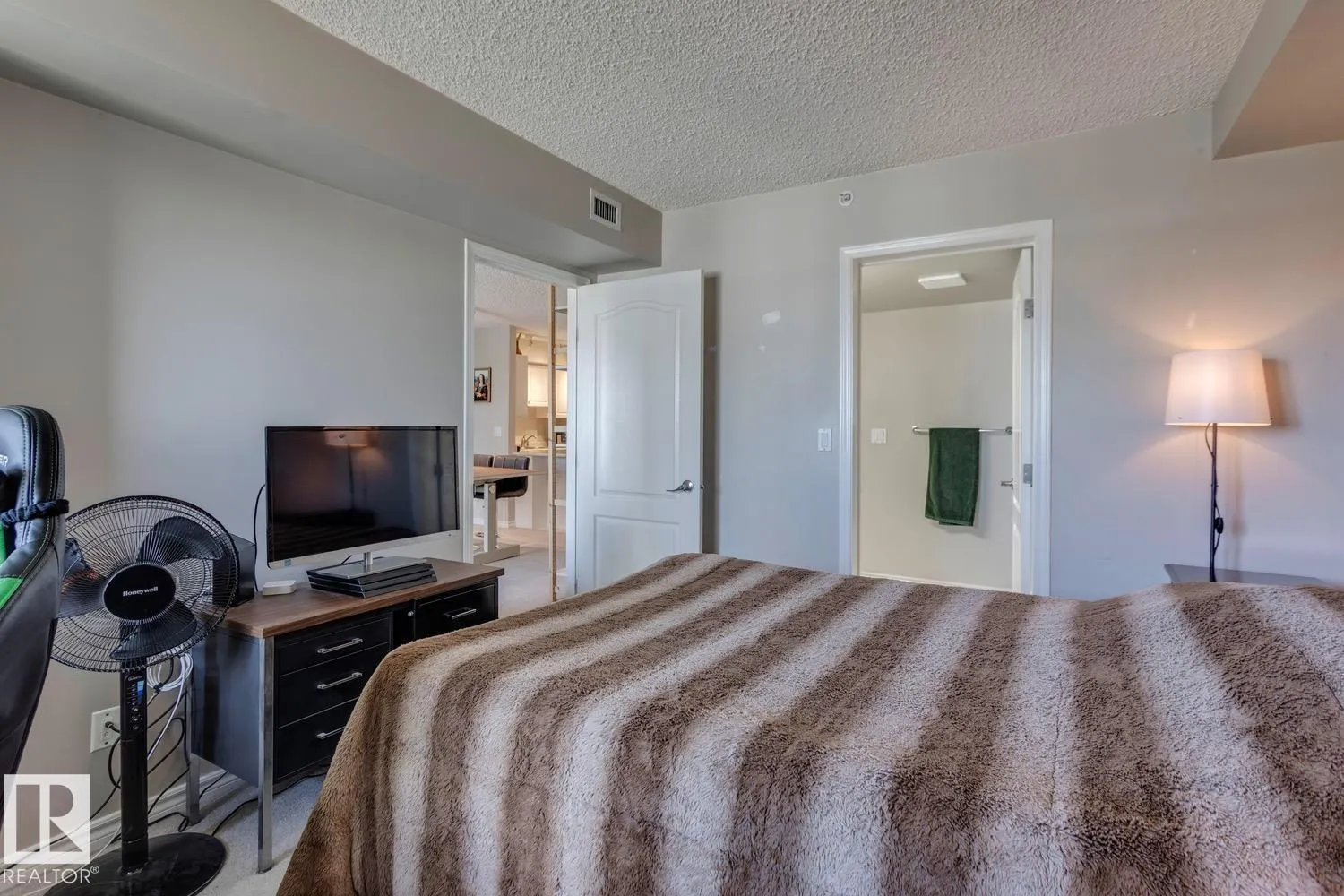 #1004 9741 110 ST NW