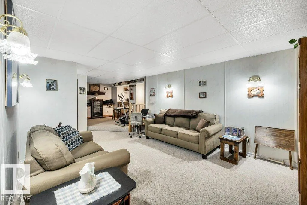 100 AKINS DR