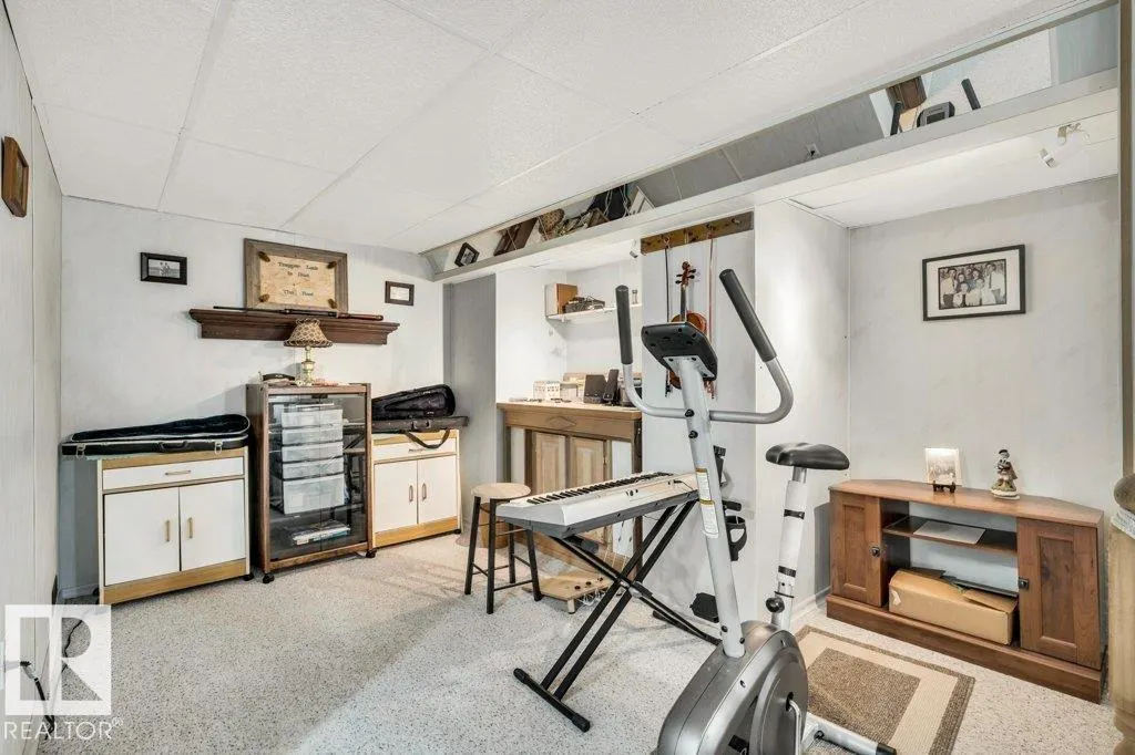 100 AKINS DR