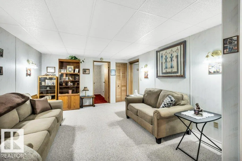 100 AKINS DR