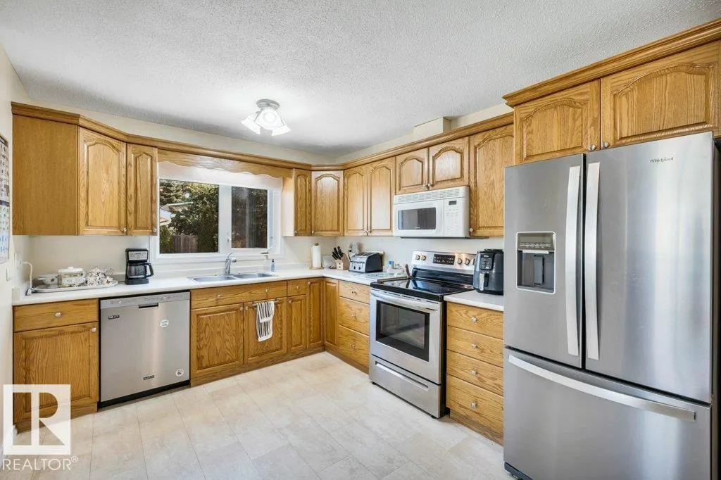 100 AKINS DR