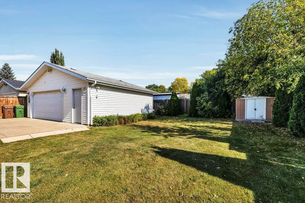 100 AKINS DR