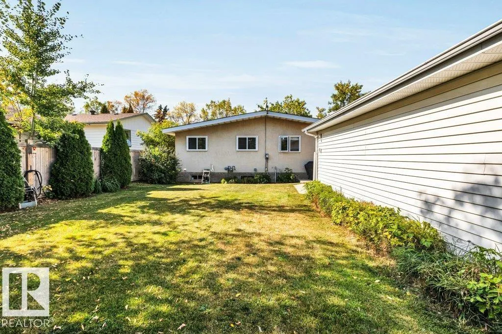 100 AKINS DR