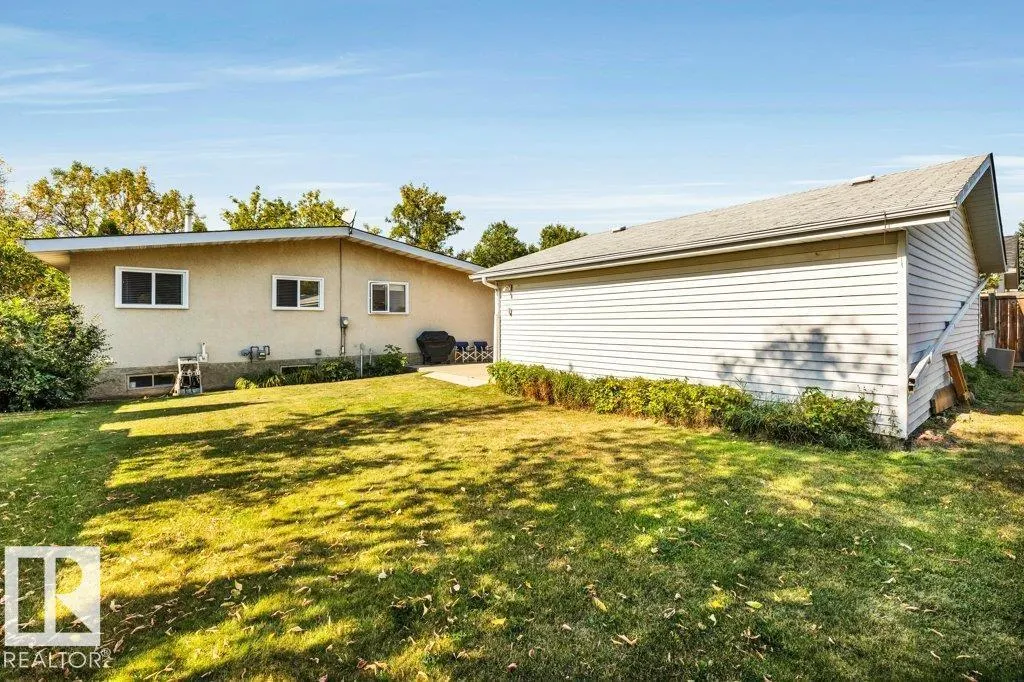 100 AKINS DR