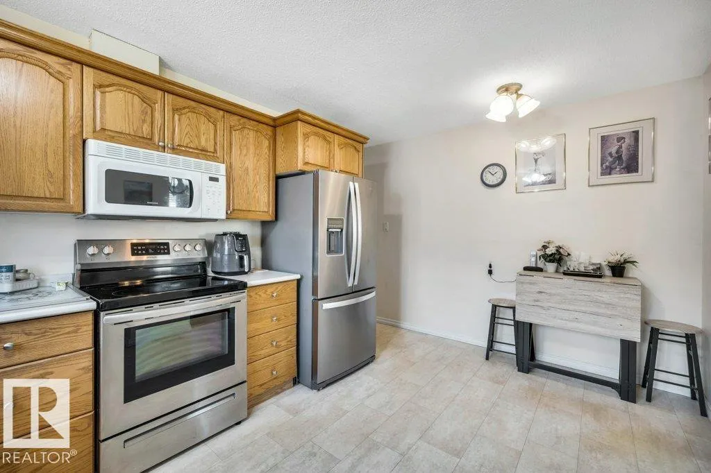100 AKINS DR
