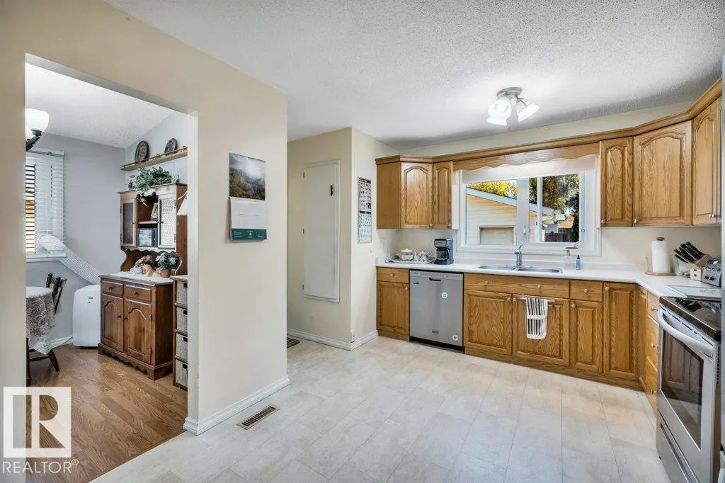 100 AKINS DR