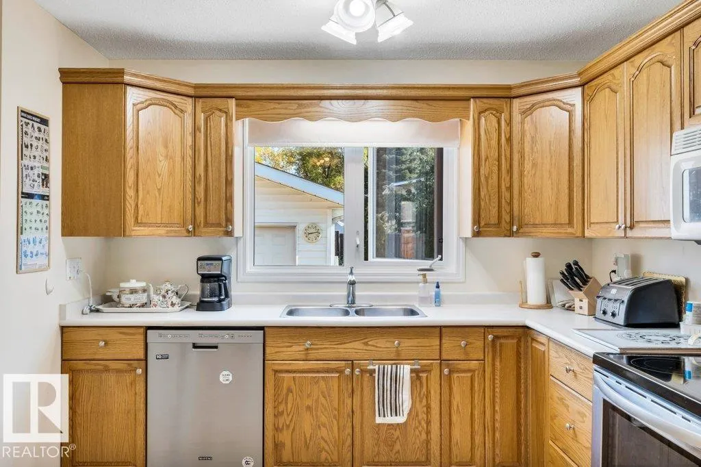 100 AKINS DR
