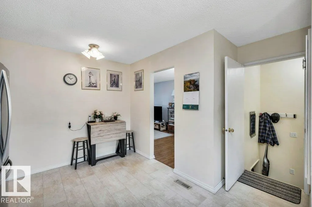 100 AKINS DR