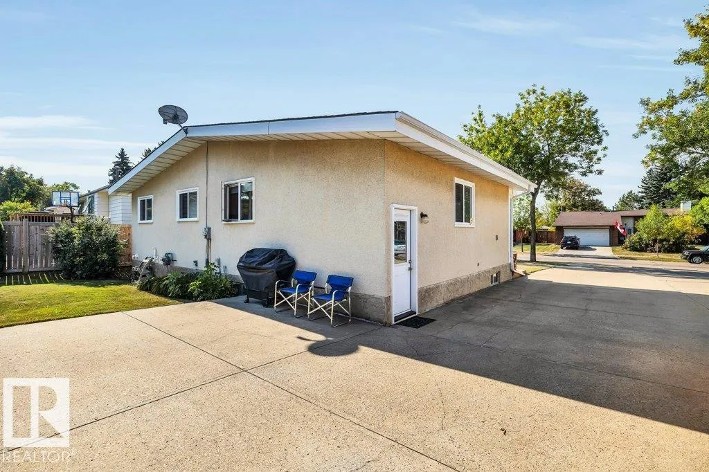 100 AKINS DR