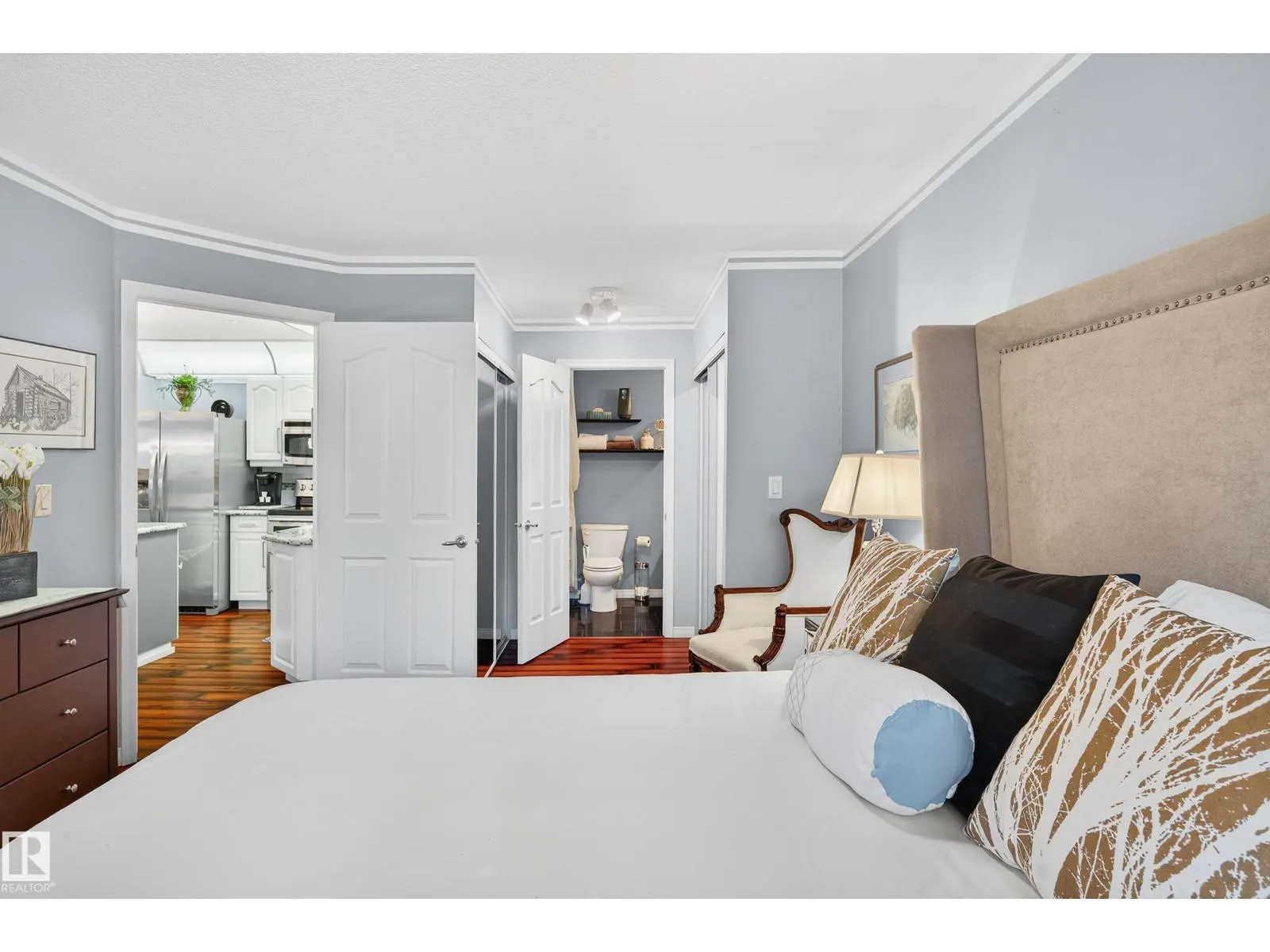 #101 10308 114 ST NW