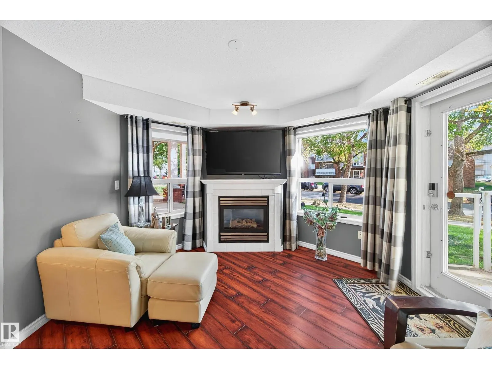 #101 10308 114 ST NW