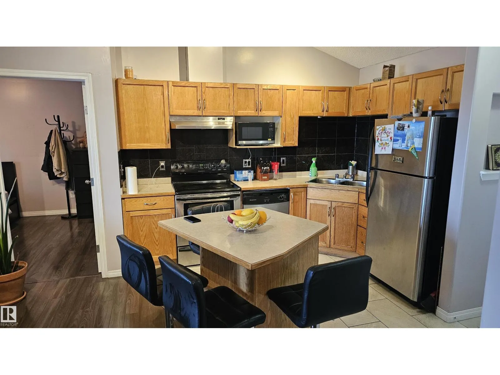 #301 9525 162 AV NW