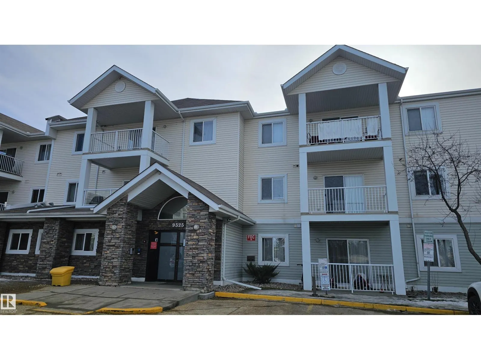 #301 9525 162 AV NW