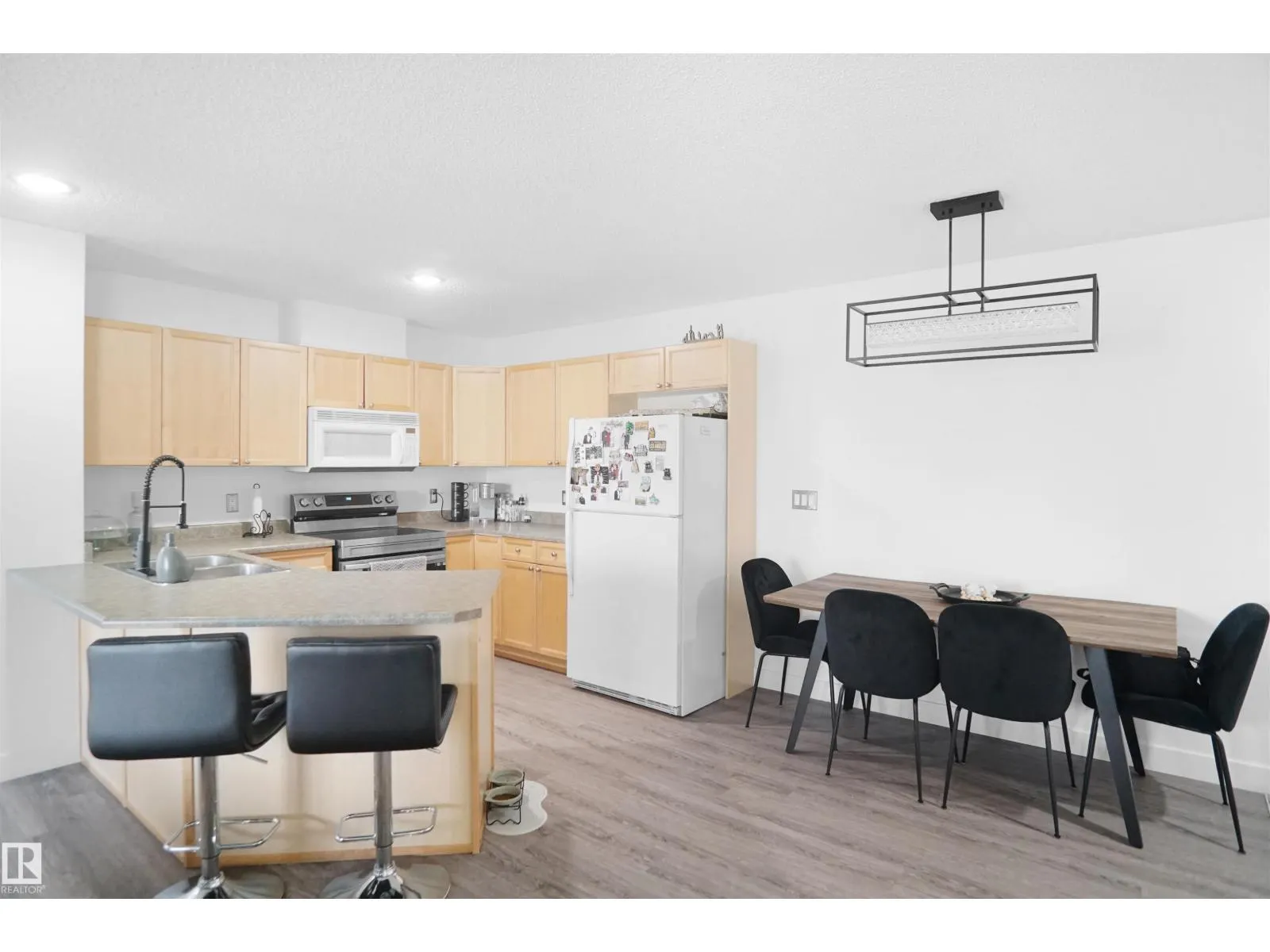 #403 15211 139 ST NW