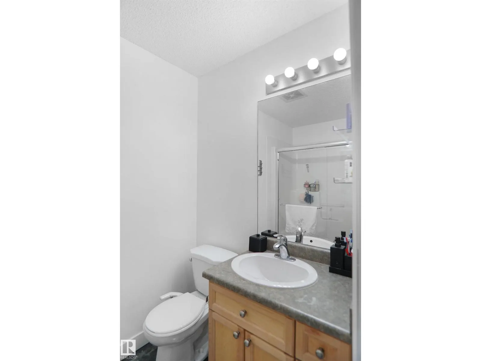 #403 15211 139 ST NW