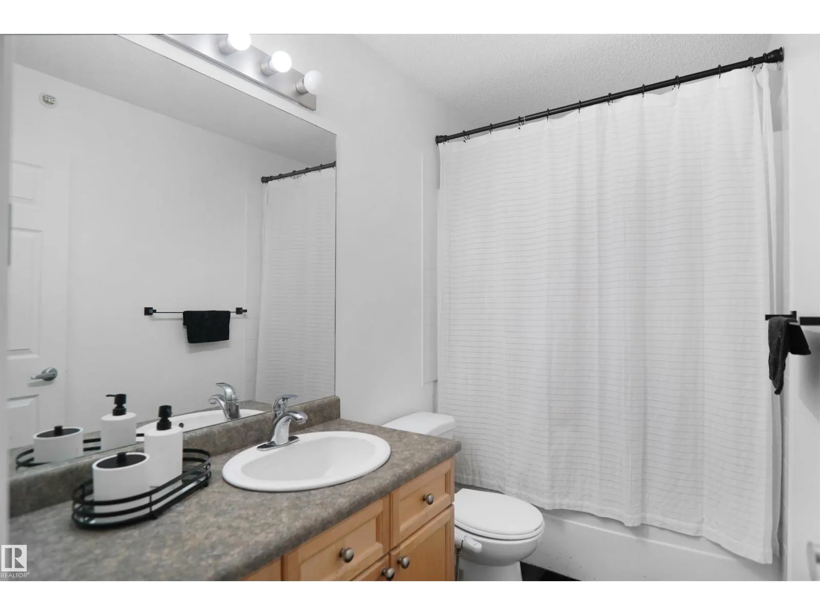 #403 15211 139 ST NW